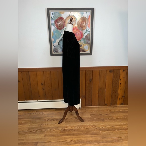 Gorgeous Halston Ruched Sleeve Black Velvet Dress! - Picture 5 of 7